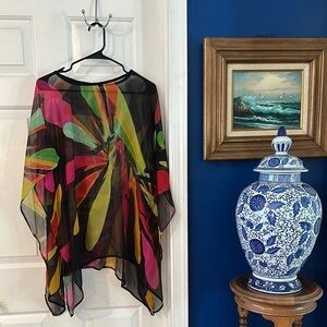 Women’s Flowy Floral Black & Pink Floral Pattern Beach Poncho Style Cover Up